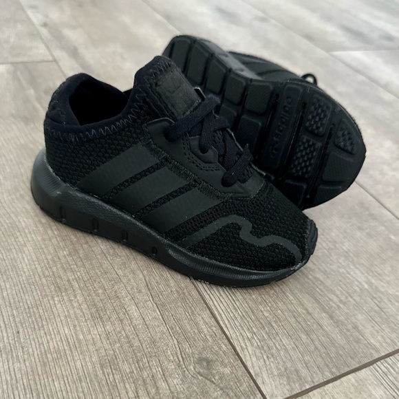 Toddler Adidas Originals Swift Run X I Core Triple Black Size 7FY2187 like new